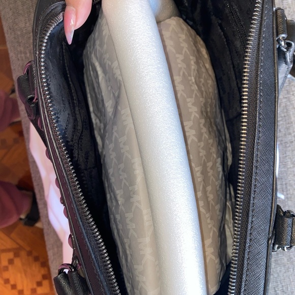 Micheal Kors - Picture 4 of 5